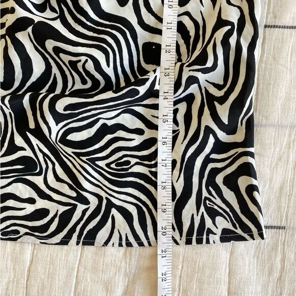 Milk & Honey Animal Print Zebra Cowl Neck Tank Top Ajustable Straps Size XL NWT - Picture 8 of 8